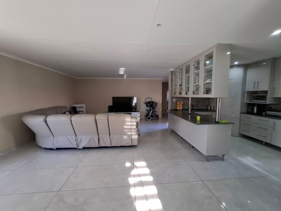 4 Bedroom Property for Sale in Waterkloof East North West